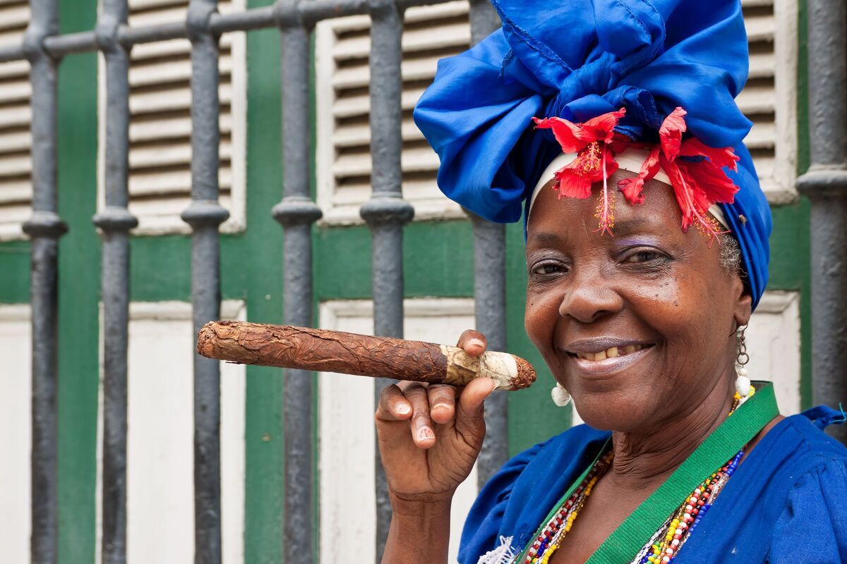 Cubaanse vrouw met sigaar