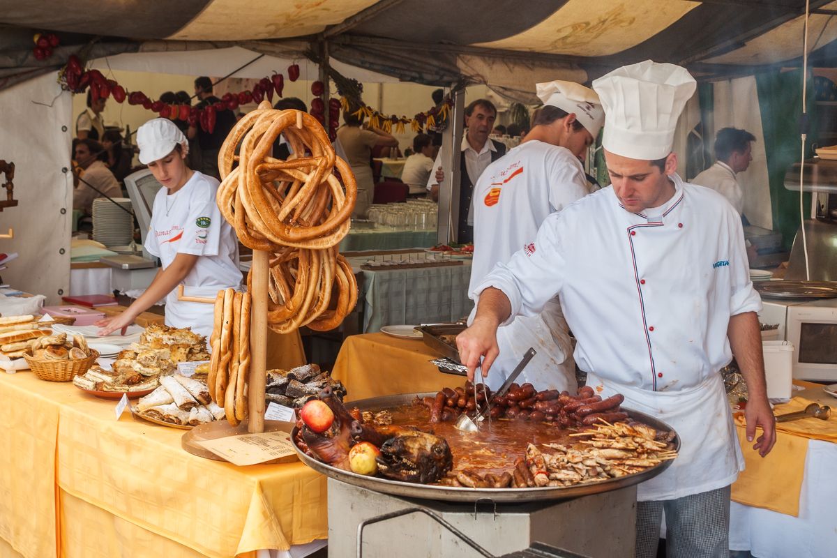 Traditionele gerechten tijdens een festival