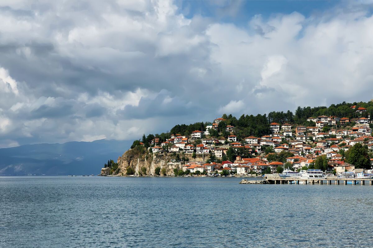 Het Meer van Ohrid en de stad Ohrid