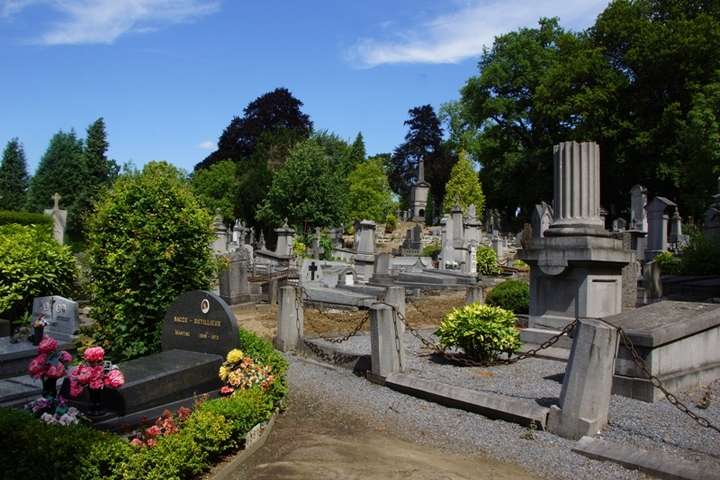 Een bijzondere begraafplaats net buiten Mons
