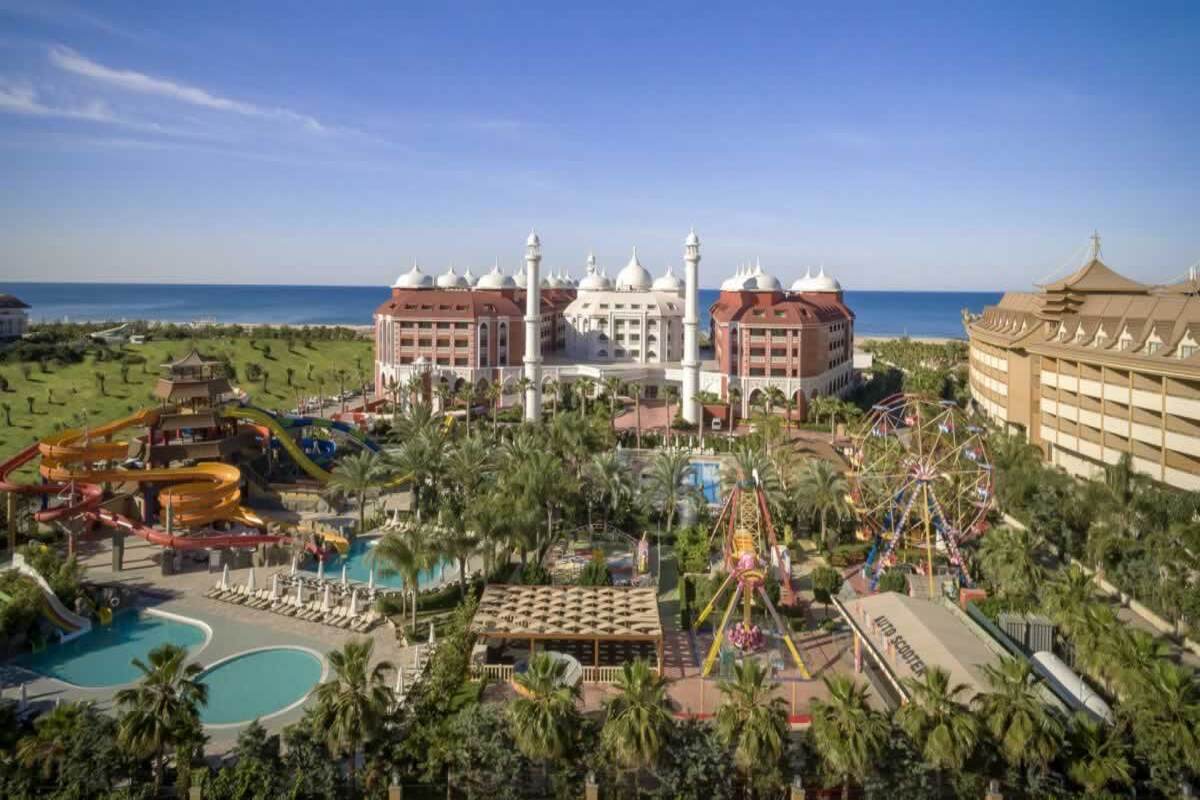 Royal Dragon met zwembaden