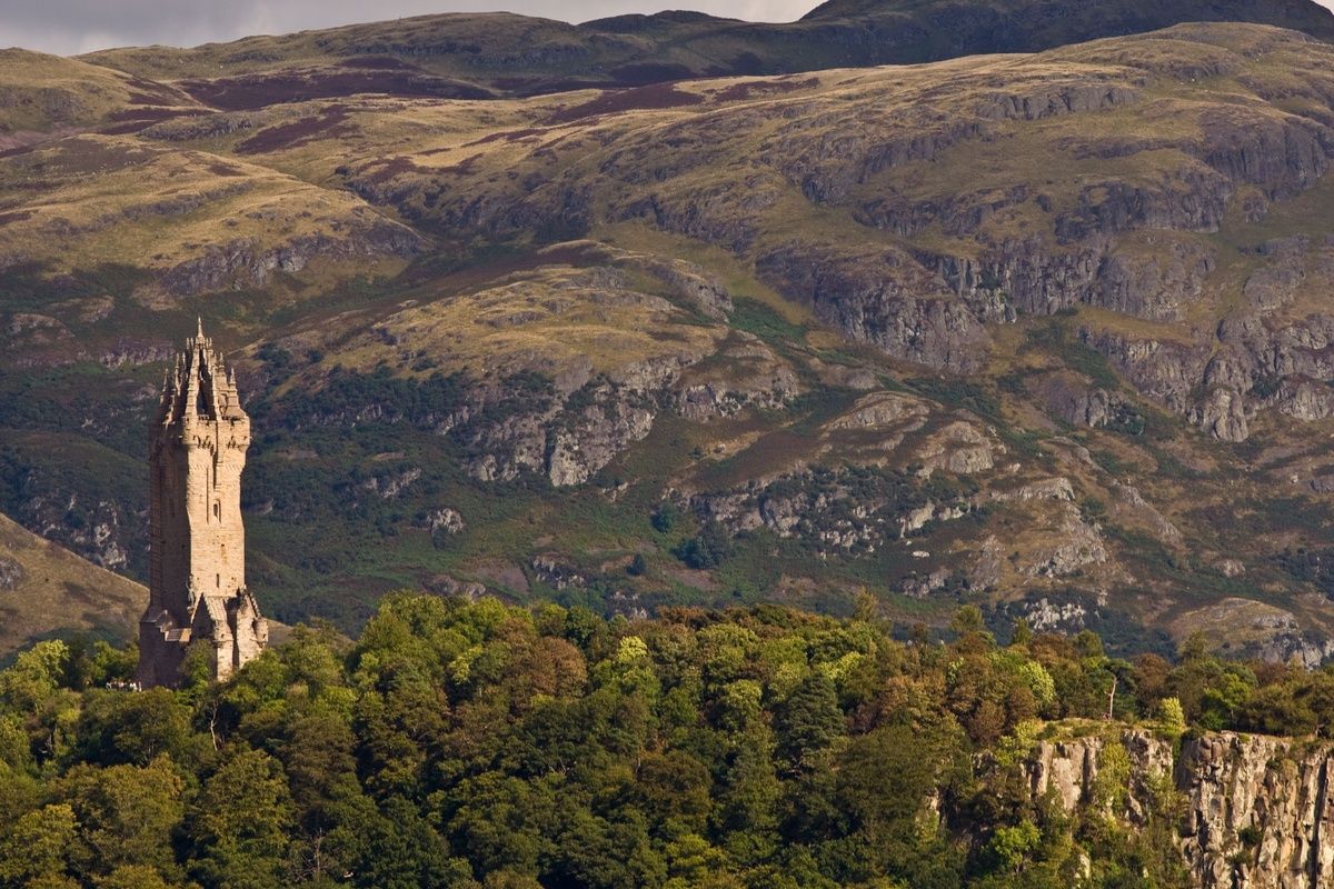 Het National Wallace monument op een heuvel