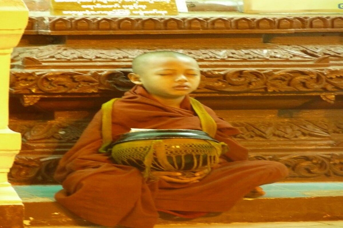 Jongen aan het mediteren, <a href=