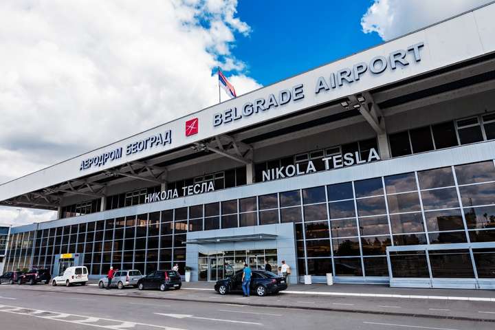 Ingang van Belgrado Nikola Tesla Airport