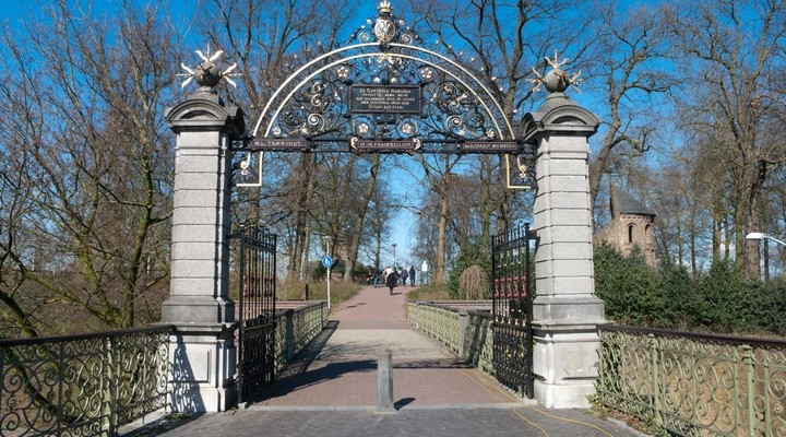 Poort in Nijmegen, bij park
