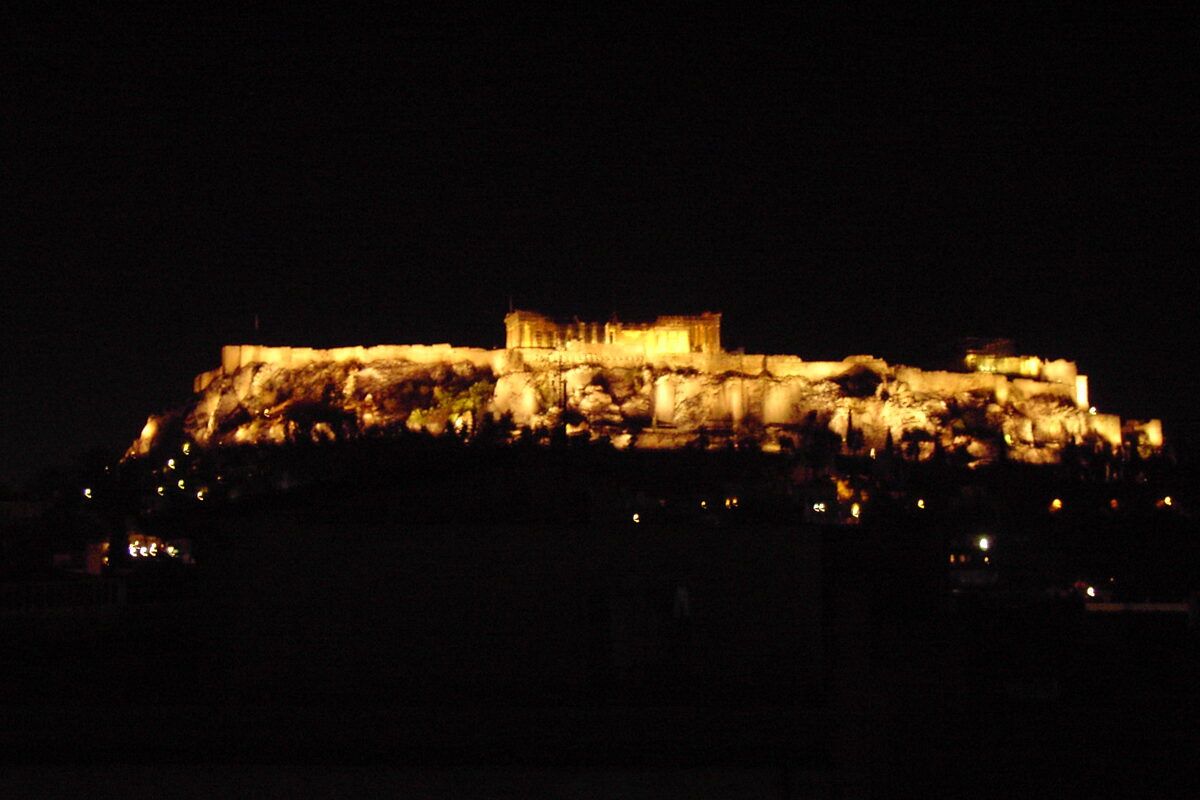 Athene bij nacht ziet er schitterend uit
