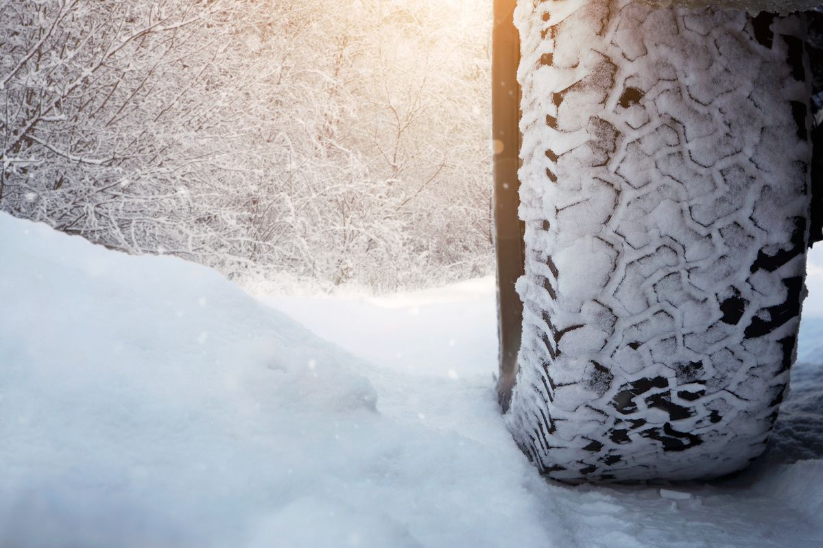 Winterbanden in de sneeuw