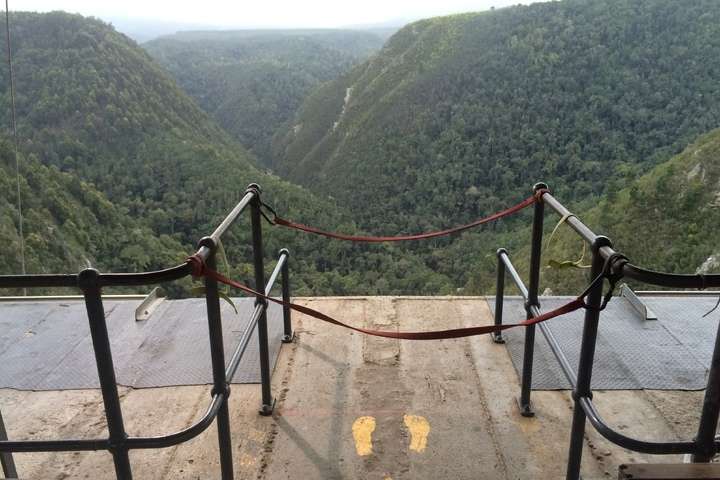 De bungeejump vanaf 216 meter hoogte, een waanzinnige ervaring