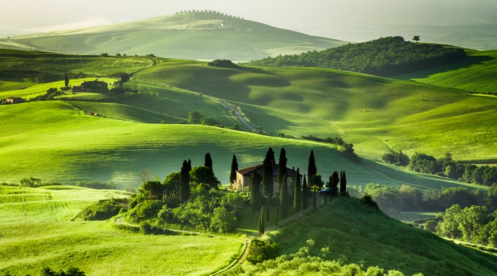 Glooiende landschap van Toscane