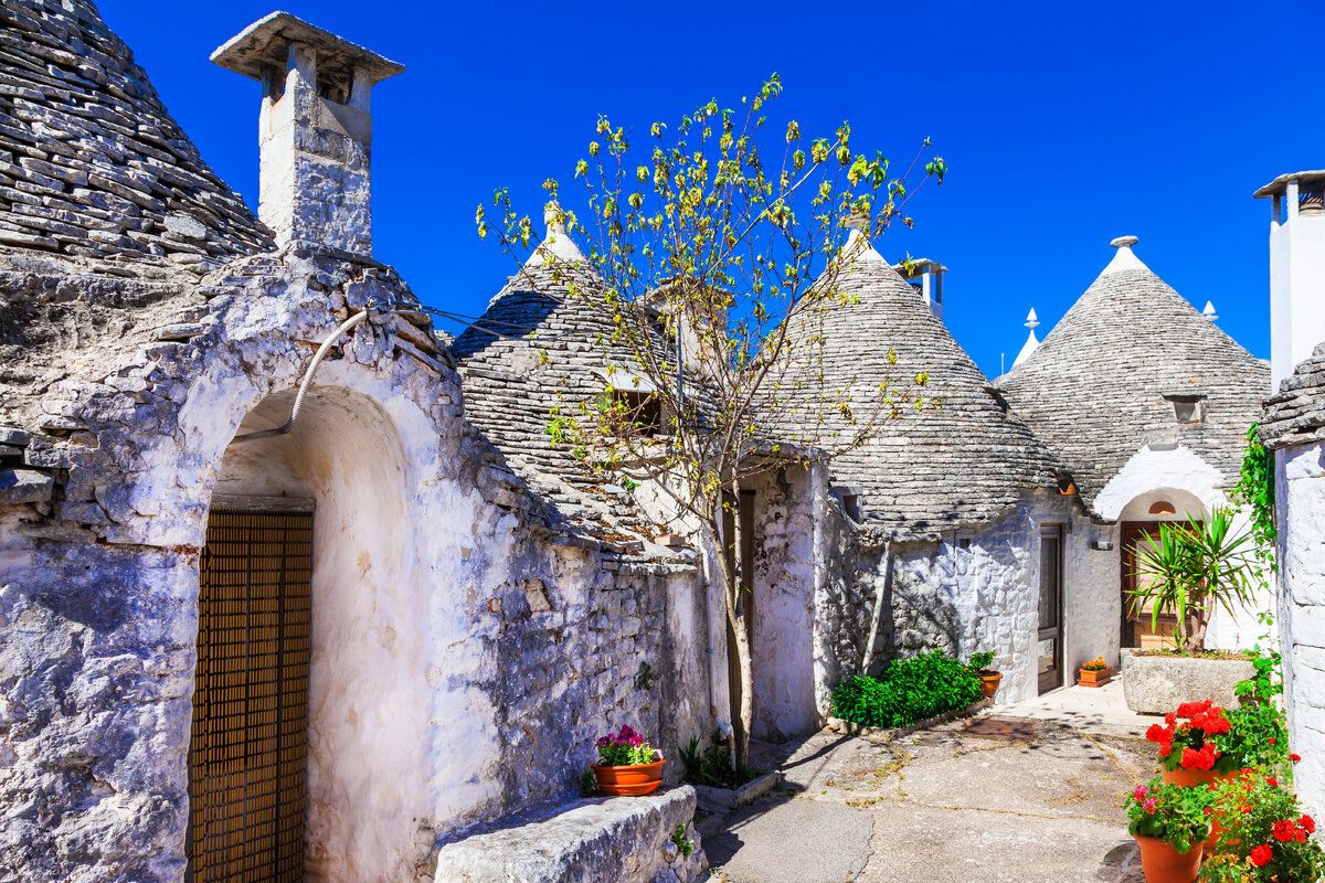 De witte trulli huisjes van Alberobello