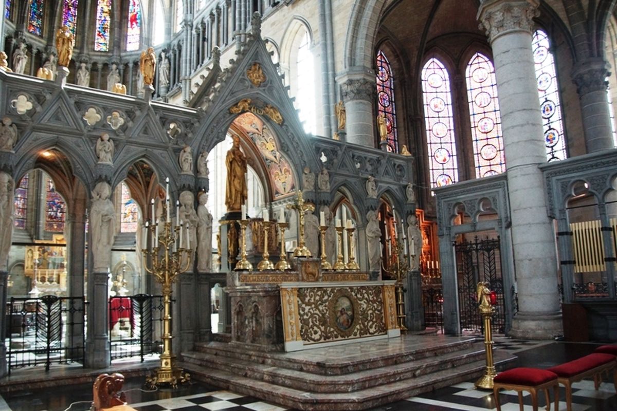 Interieur van de kathedraal van Leper