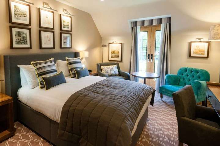 Een van de slaapkamers van Oxford Thames Four Pillars Hotel