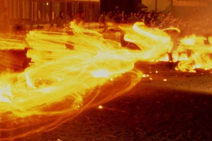 Vuurcirkels bij het Aso Fire Festival