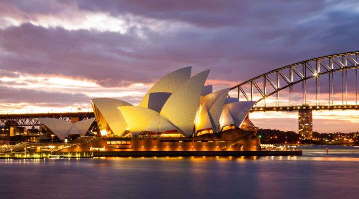 Het Operahuis in Sydney in de avond