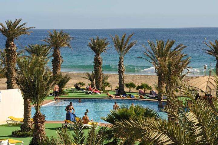 Foya Branca ligt direct aan het zandstrand