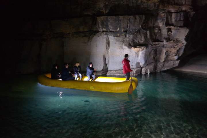 Boottochtje in Krina Jama