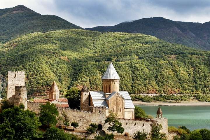 Ananuri aan het stuwmeer 