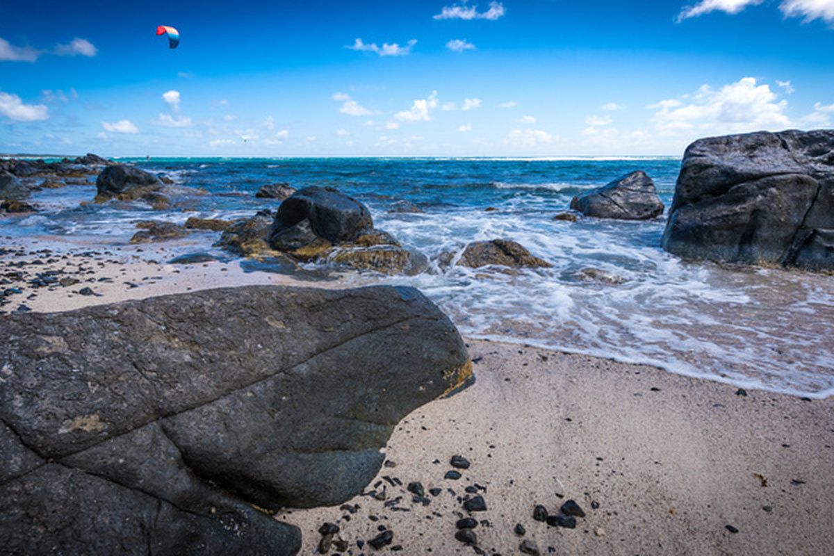 Rotsen op het strand van Sint-Maarten