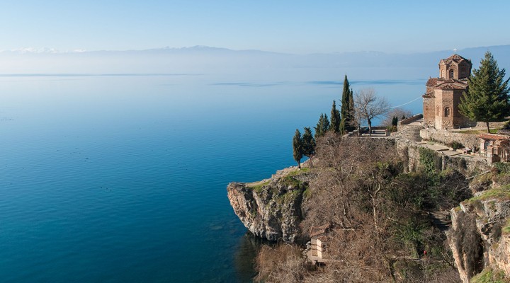 Kerkje boven het meer van Ohrid