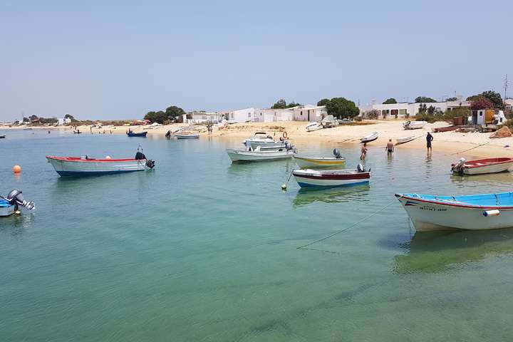 Bootjes aangelegd bij Ilha do Farol