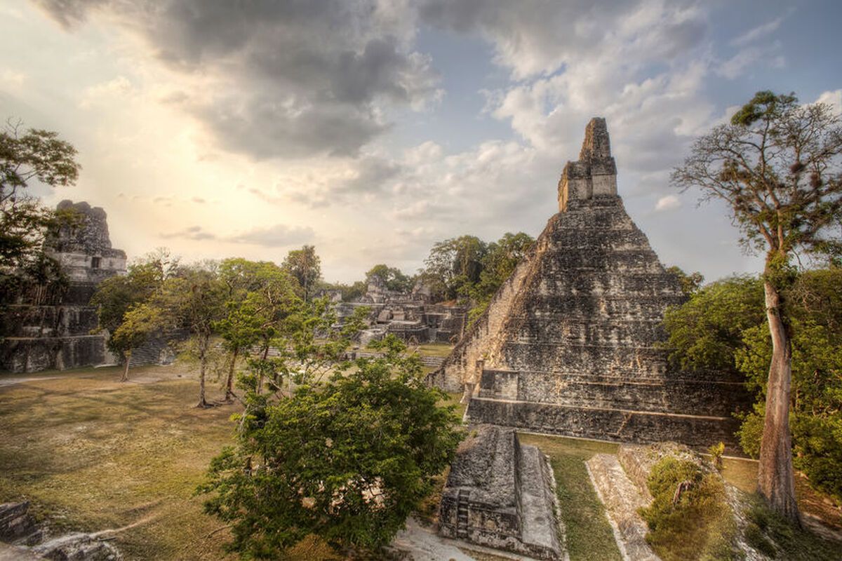 Tikal de Maya stad met de bekende Piramide van de Grote Jaguar