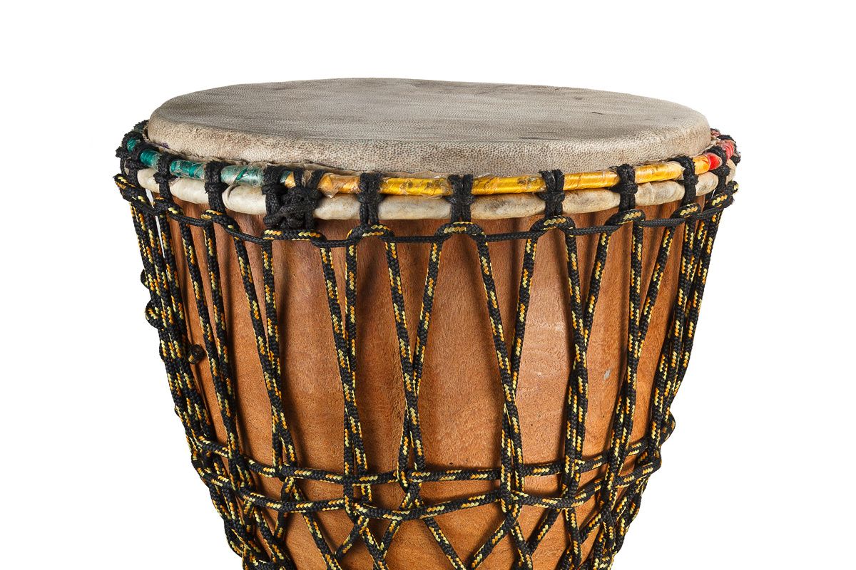 Een djembé, een vaasvormige Afrikaanse trommel