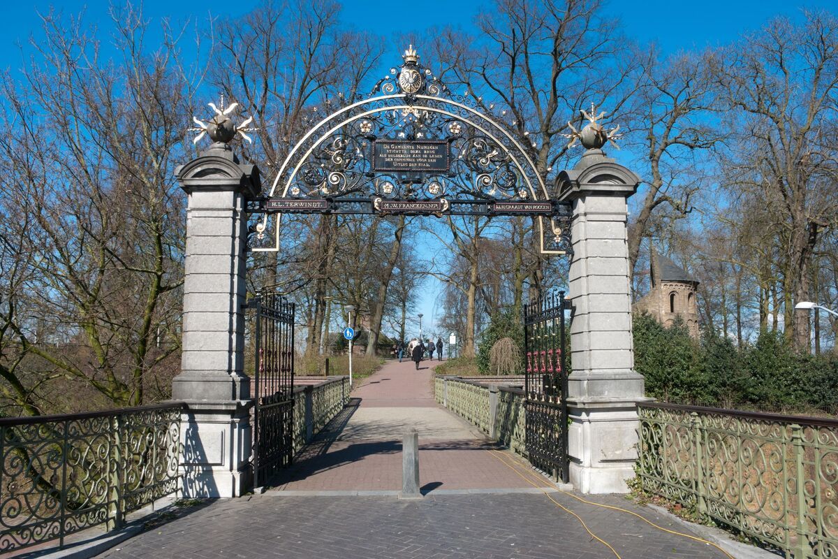Poort in Nijmegen, bij park