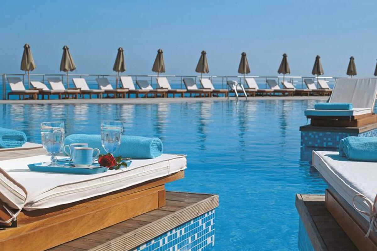 Zwembad SENSIMAR Royal Blue Resort