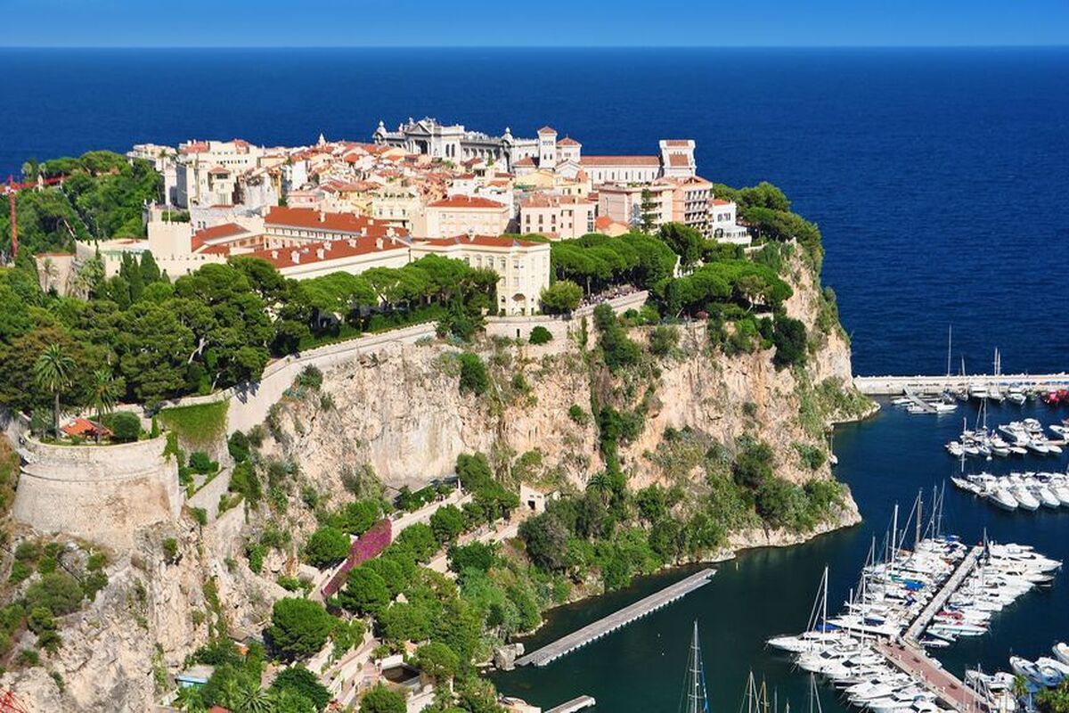 Monte Carlo is gelegen op een rots, vandaar dat het ook wel 'le rocher' wordt genoemd