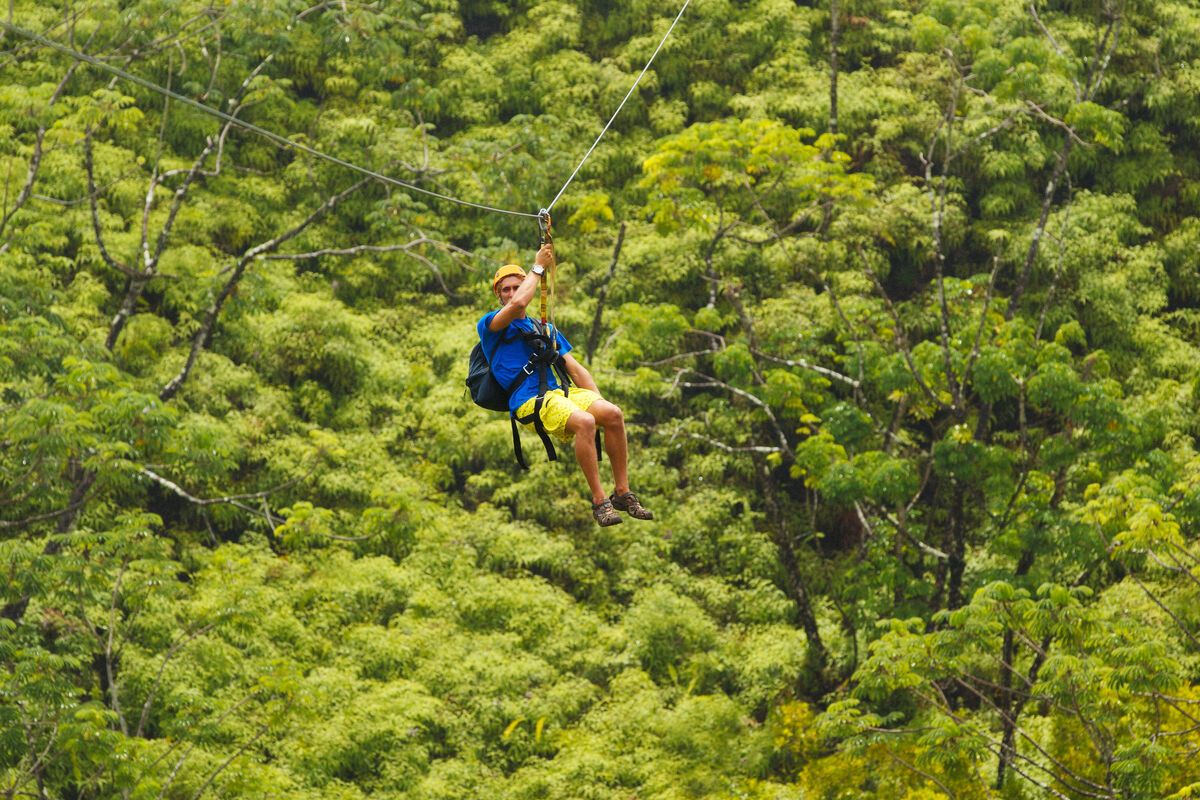 Per zipline zoef je door de boomtoppen van Costa Rica