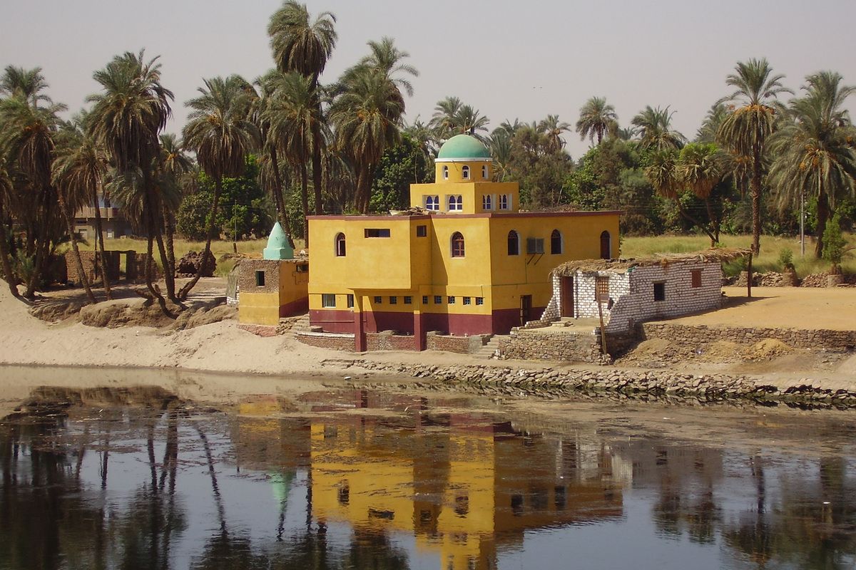 Een prachtige moskee aan de Nijl