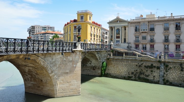 Mooie brug in de stad Murcia