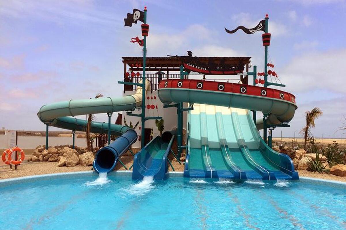 Glijbanen bij het kinderzwembad