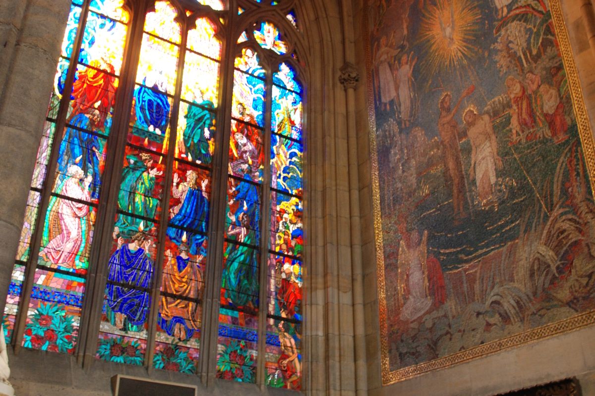 Het moza&iuml;ek in de kerk