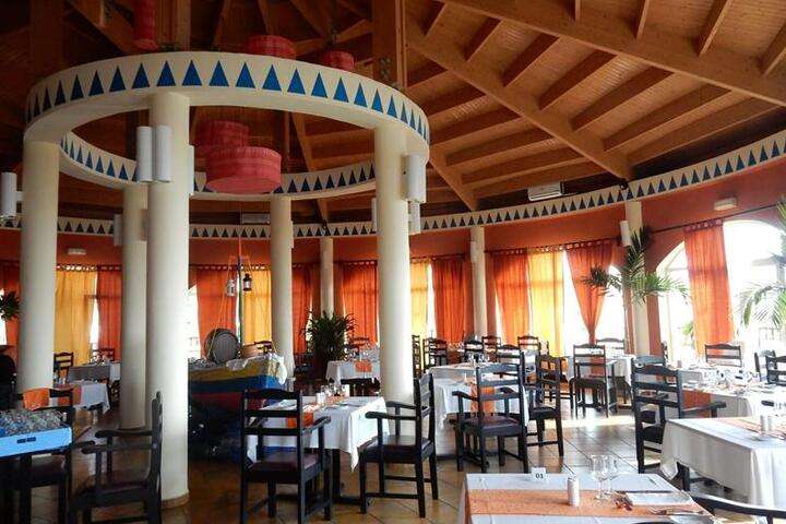 Het resort heeft gezellige restaurants