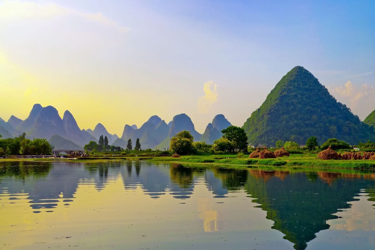 Reflectie van muntains in de Li-rivier - Yangshuo