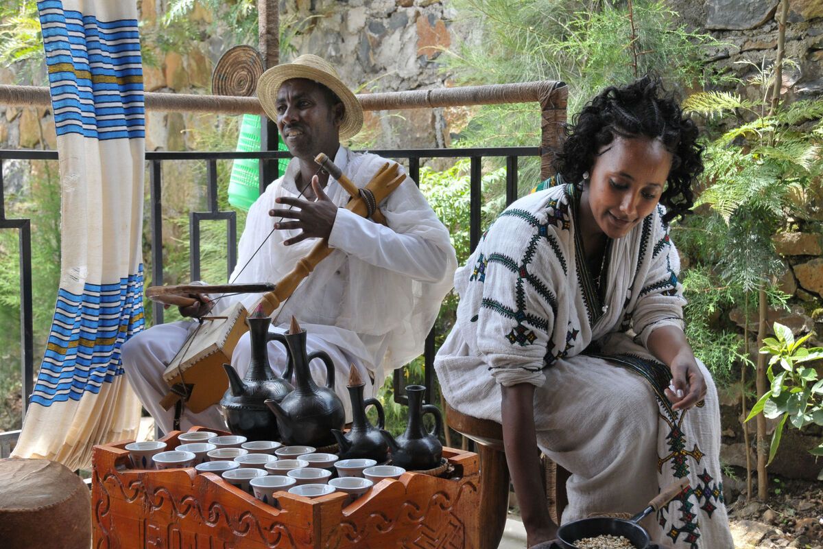 Ethiopische man met masenqo