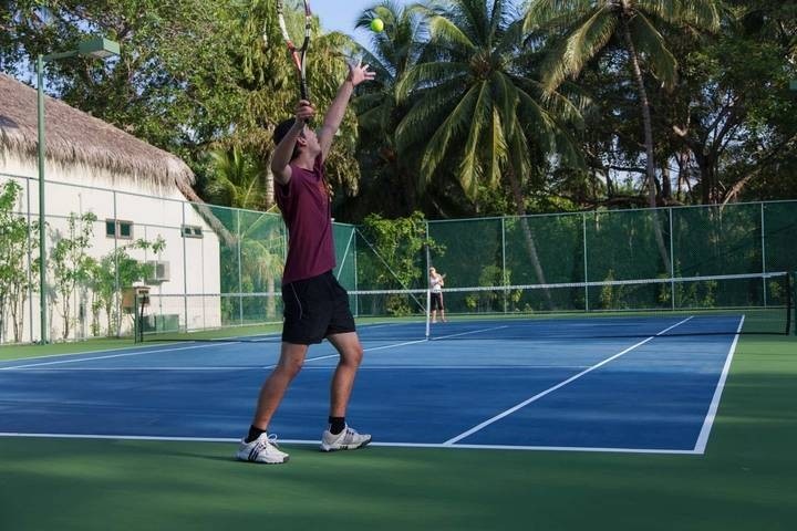 Tennisbaan Meeru Island Resort