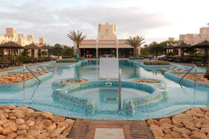 Een van de prachtige zwembaden