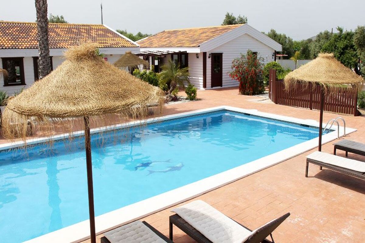 Het grote zwembad bij Villas del Alba