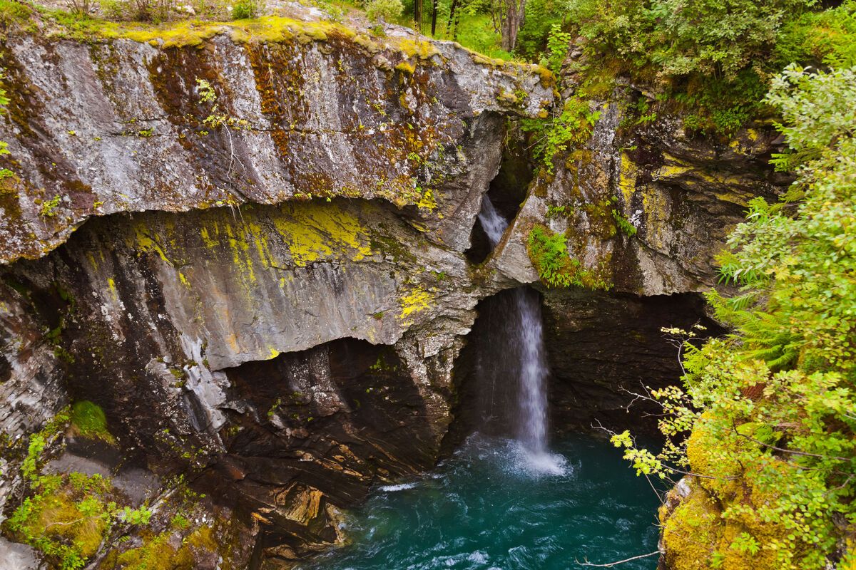 Waterval in de buurt van Geiranger fjord Noorwegen