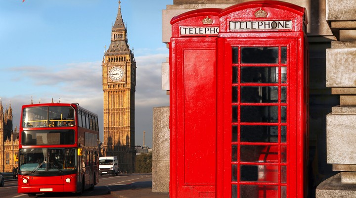 Een dubbeldeksbus, een telefooncel en de Big Ben