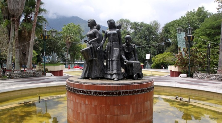Standbeeld van vrouwen in Mrida