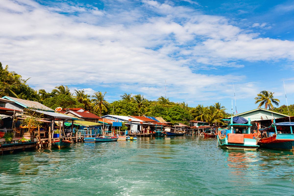 Een typisch drijvend dorpje in Koh Rong