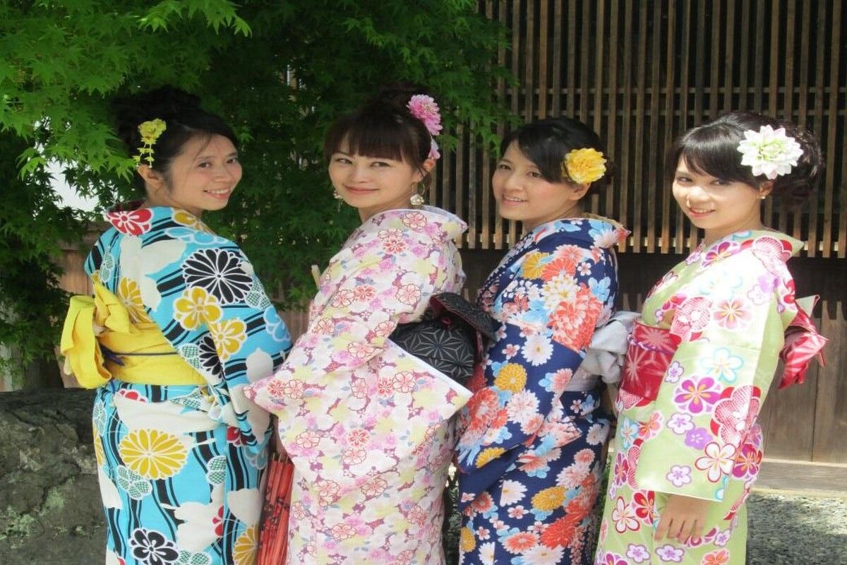 Geisha&rsquo;s (of toeristen) in Kyoto