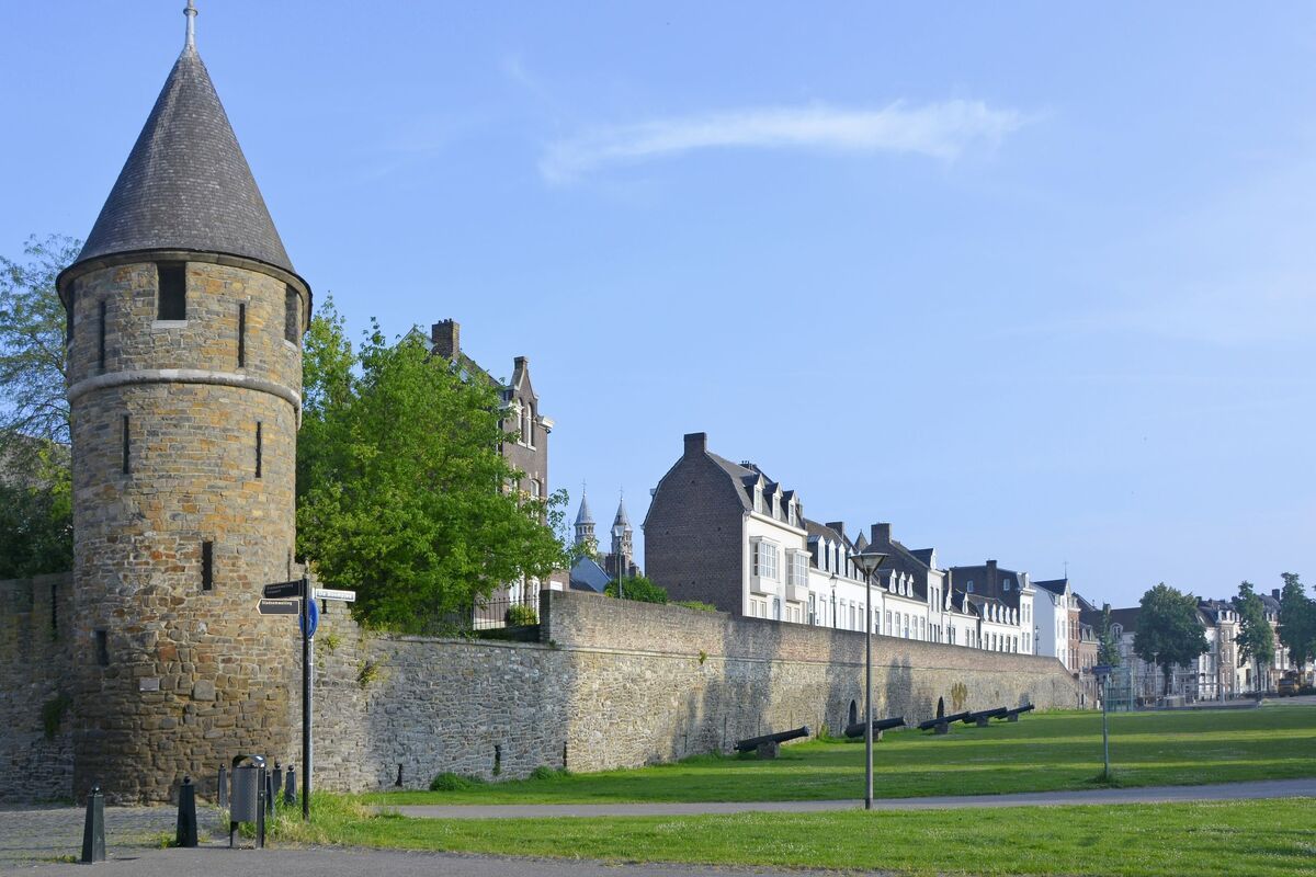 Stadsmuur en kanonnen in Maastricht, Limburg