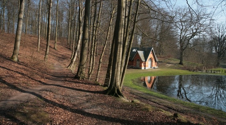 Hutje aan het water in Seeland, Denemarken