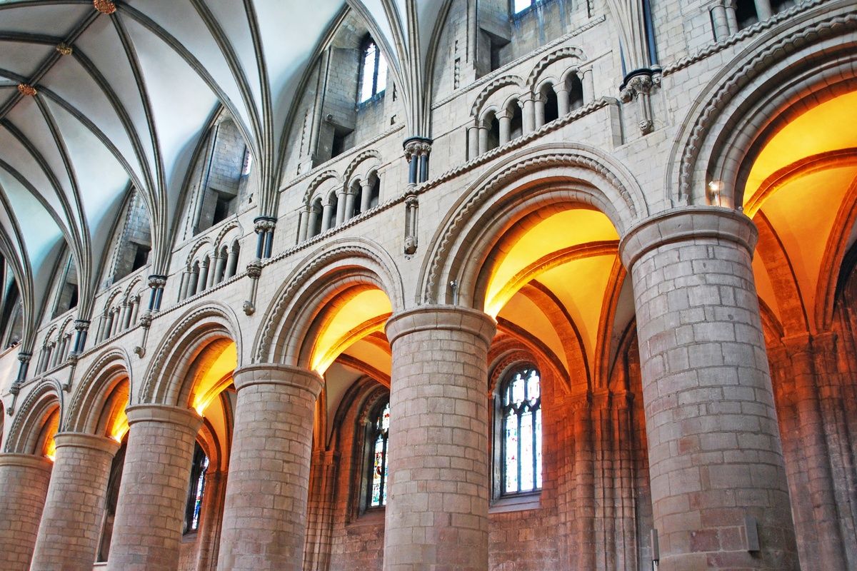 Plafond en zuilen van de Gloucester Cathedral