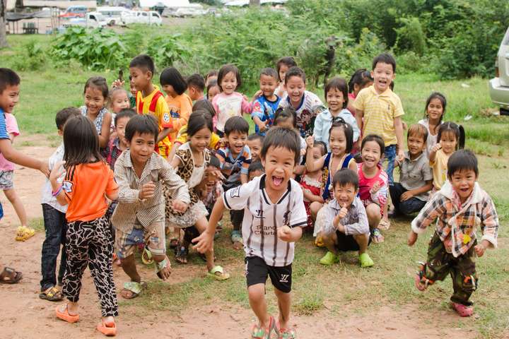 Spelende kinderen in Cambodja