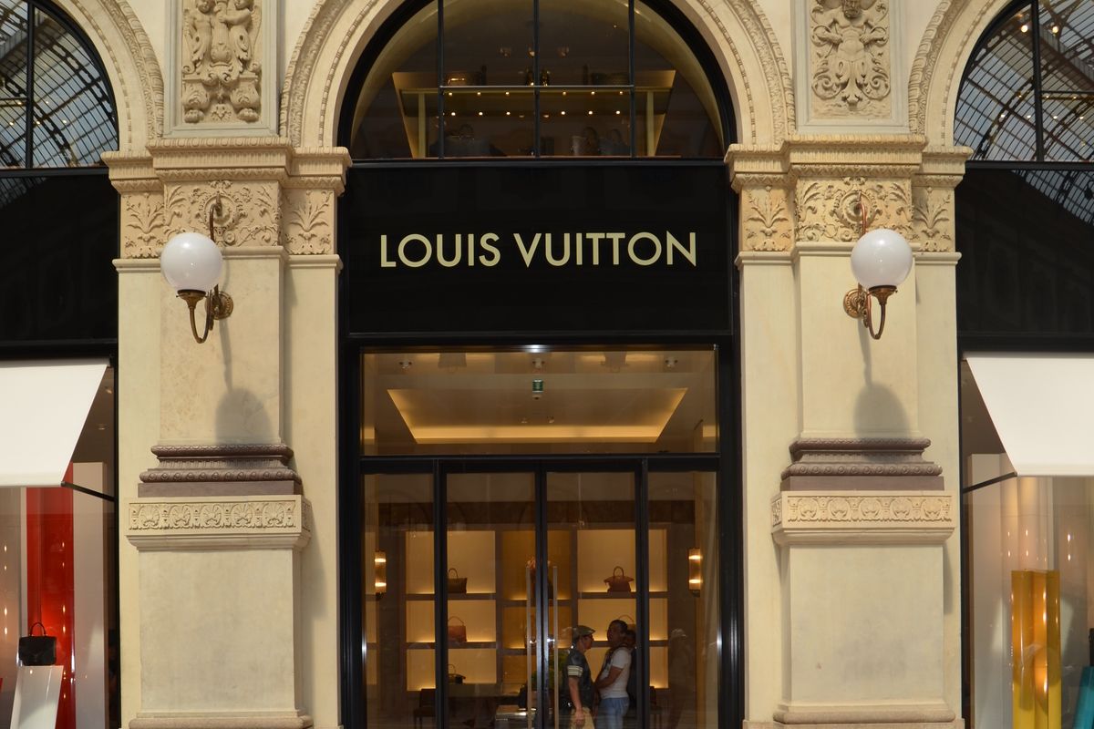 Een van de dure winkels van Milaan: Louis Vuton